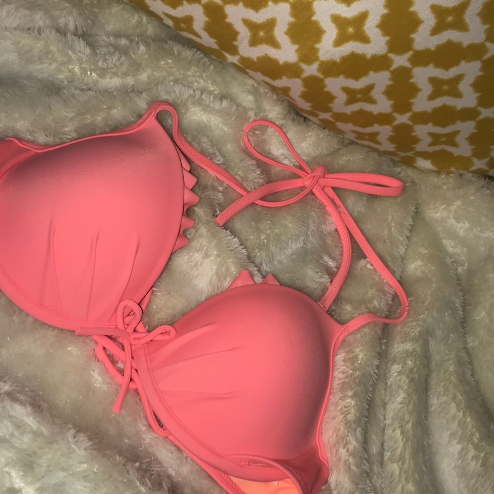Victoria’s Secret bikini (top)